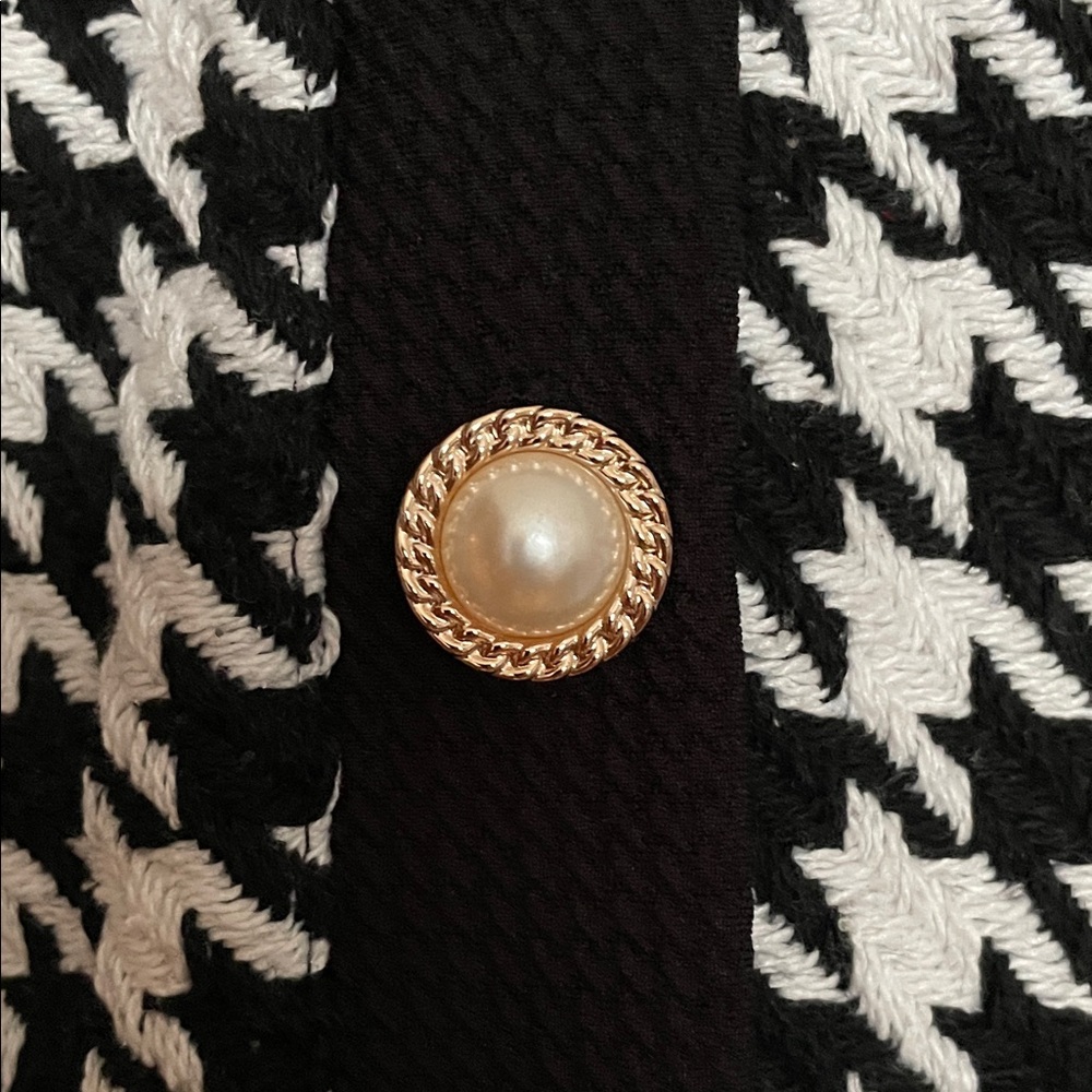 M. CHIC Black and White Houndstooth Cardigan - Picture 2 of 5